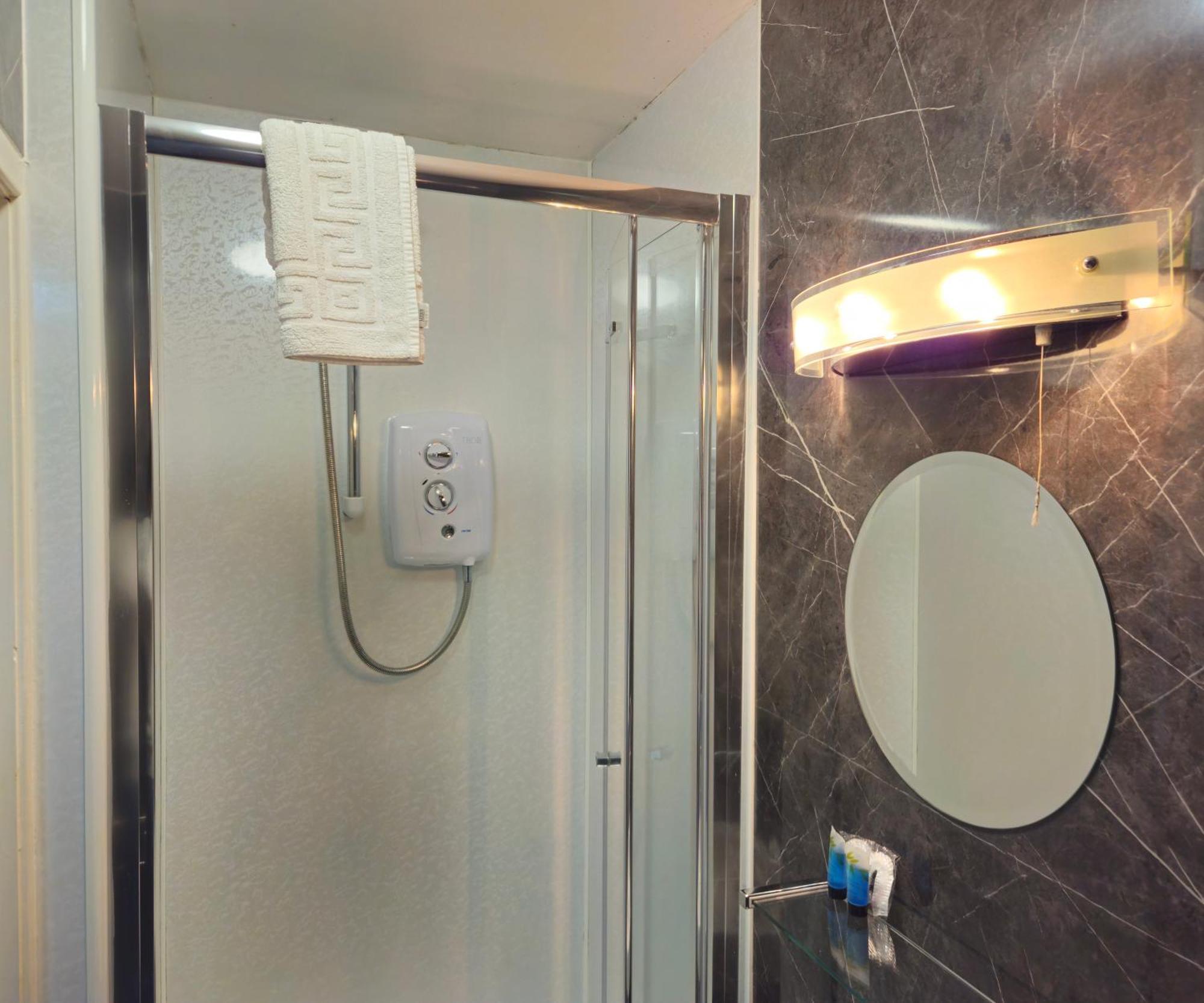The County Hotel - Self Check-In, Ultra Fast Wi-Fi, Free Parking, Central Location Селкерк Экстерьер фото