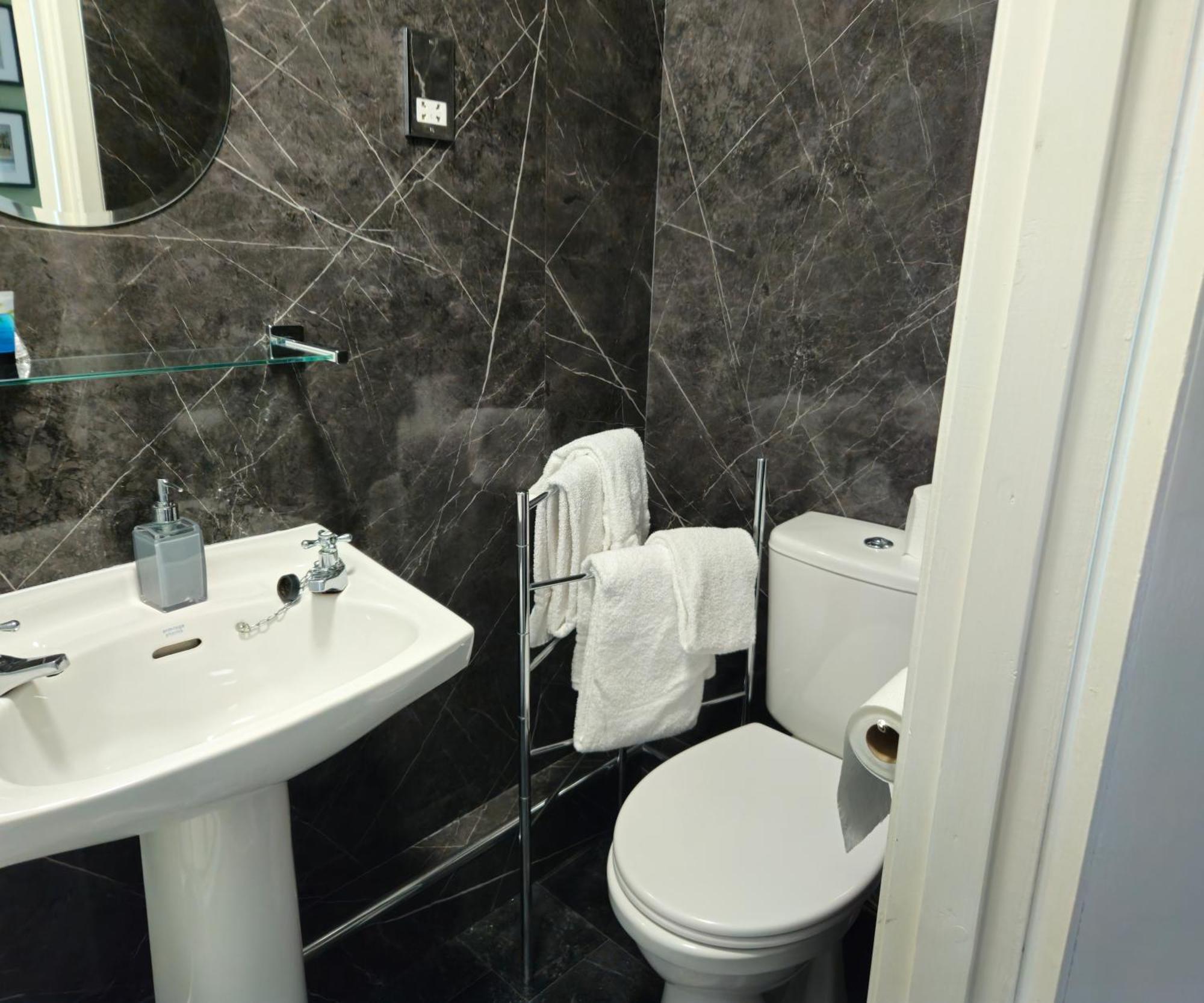 The County Hotel - Self Check-In, Ultra Fast Wi-Fi, Free Parking, Central Location Селкерк Экстерьер фото